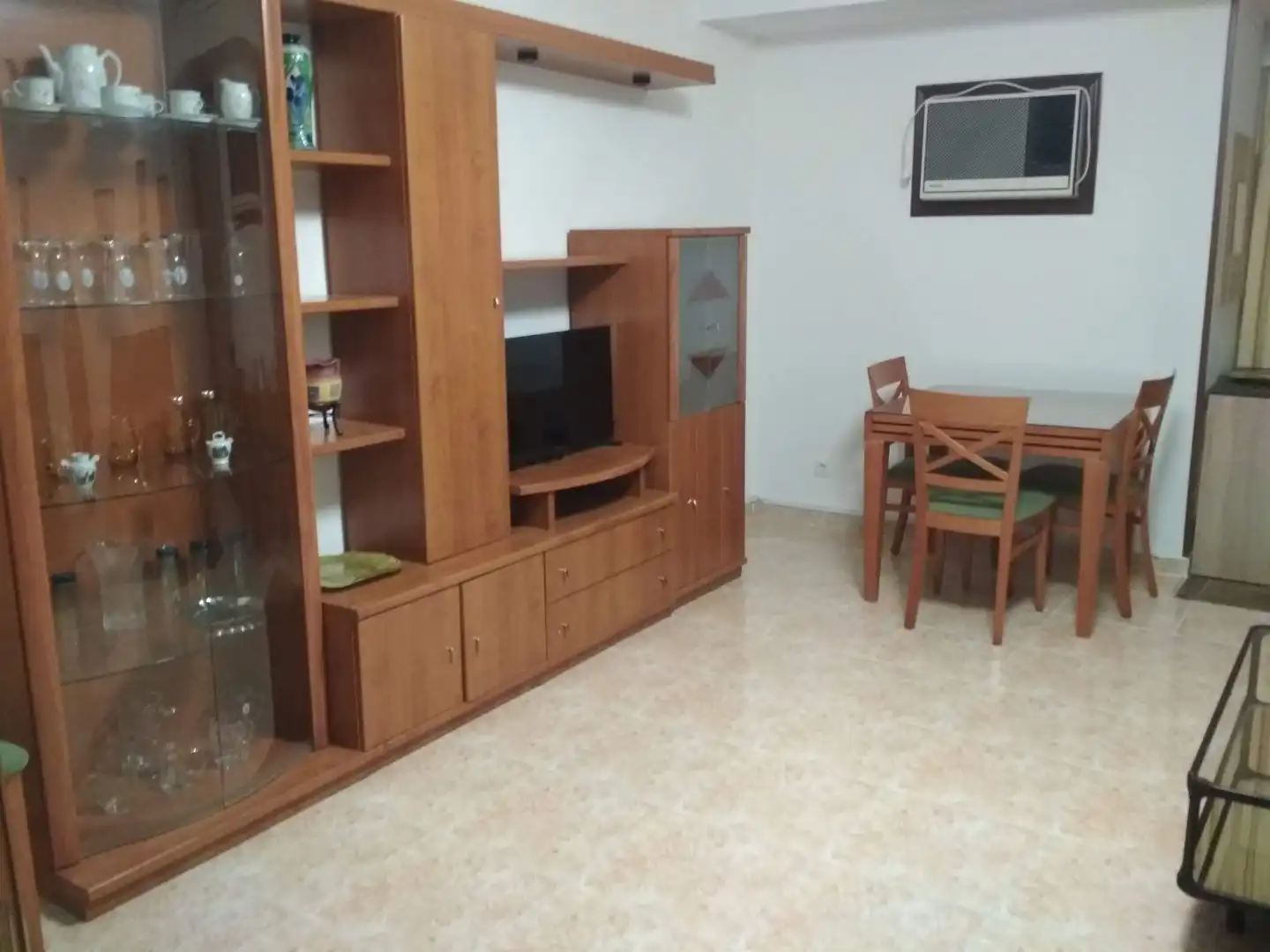 Piso de alquiler en Calle Beatriz de Suabia, 158, Barrio del Nervión Sala de estar de Piso de alquiler en Sevilla con Aire acondicionado, Terraza y Amueblado