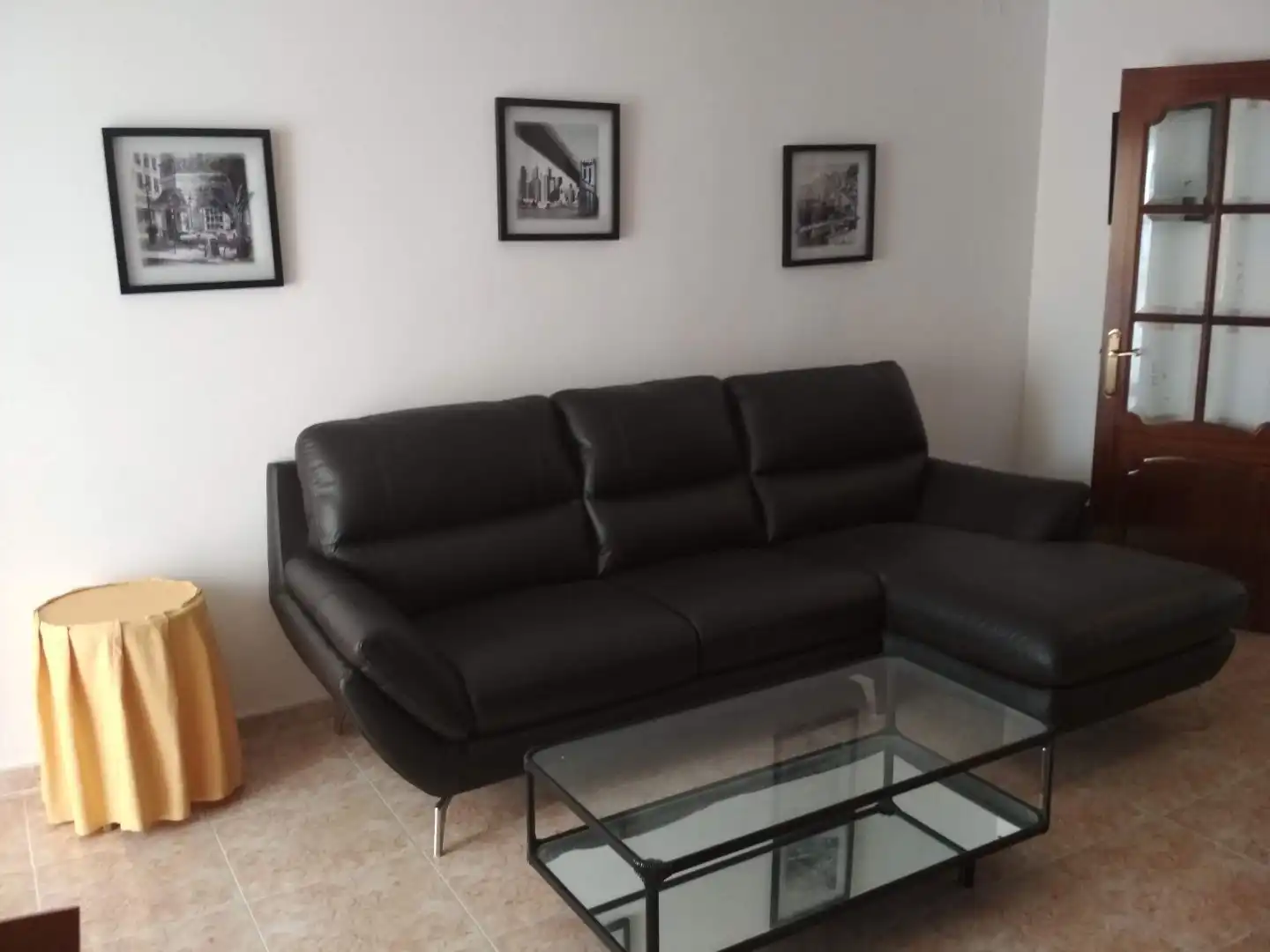 Piso de alquiler en Calle Beatriz de Suabia, 158, Barrio del Nervión Sala de estar de Piso de alquiler en Sevilla con Aire acondicionado, Terraza y Amueblado