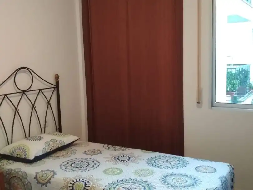 Piso de alquiler en Calle Beatriz de Suabia, 158, Barrio del Nervión Habitación de Piso de alquiler en Sevilla con Aire acondicionado, Terraza y Amueblado