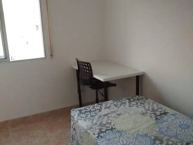 Piso de alquiler en Calle Beatriz de Suabia, 158, Barrio del Nervión Habitación de Piso de alquiler en Sevilla con Aire acondicionado, Terraza y Amueblado