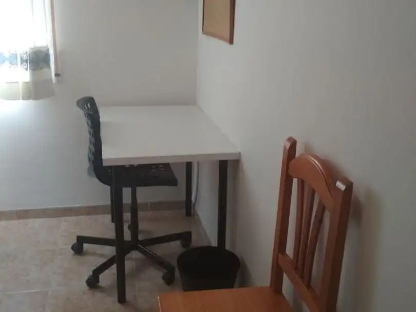 Piso de alquiler en Calle Beatriz de Suabia, 158, Barrio del Nervión Habitación de Piso de alquiler en Sevilla con Aire acondicionado, Terraza y Amueblado