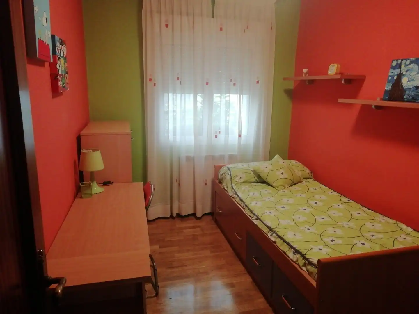 Room in Calle Virgen del Río, 10, Rochapea Room in Calle Virgen del Río, 10, Rochapea