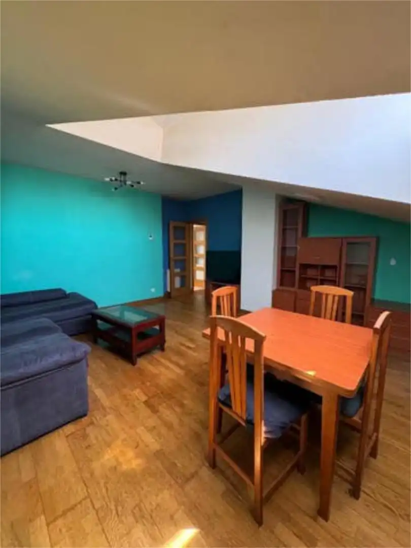 Ático de alquiler en Villafría - La Ventilla - Castañares Sala de estar de Ático de alquiler en Burgos con Calefacción y Amueblado