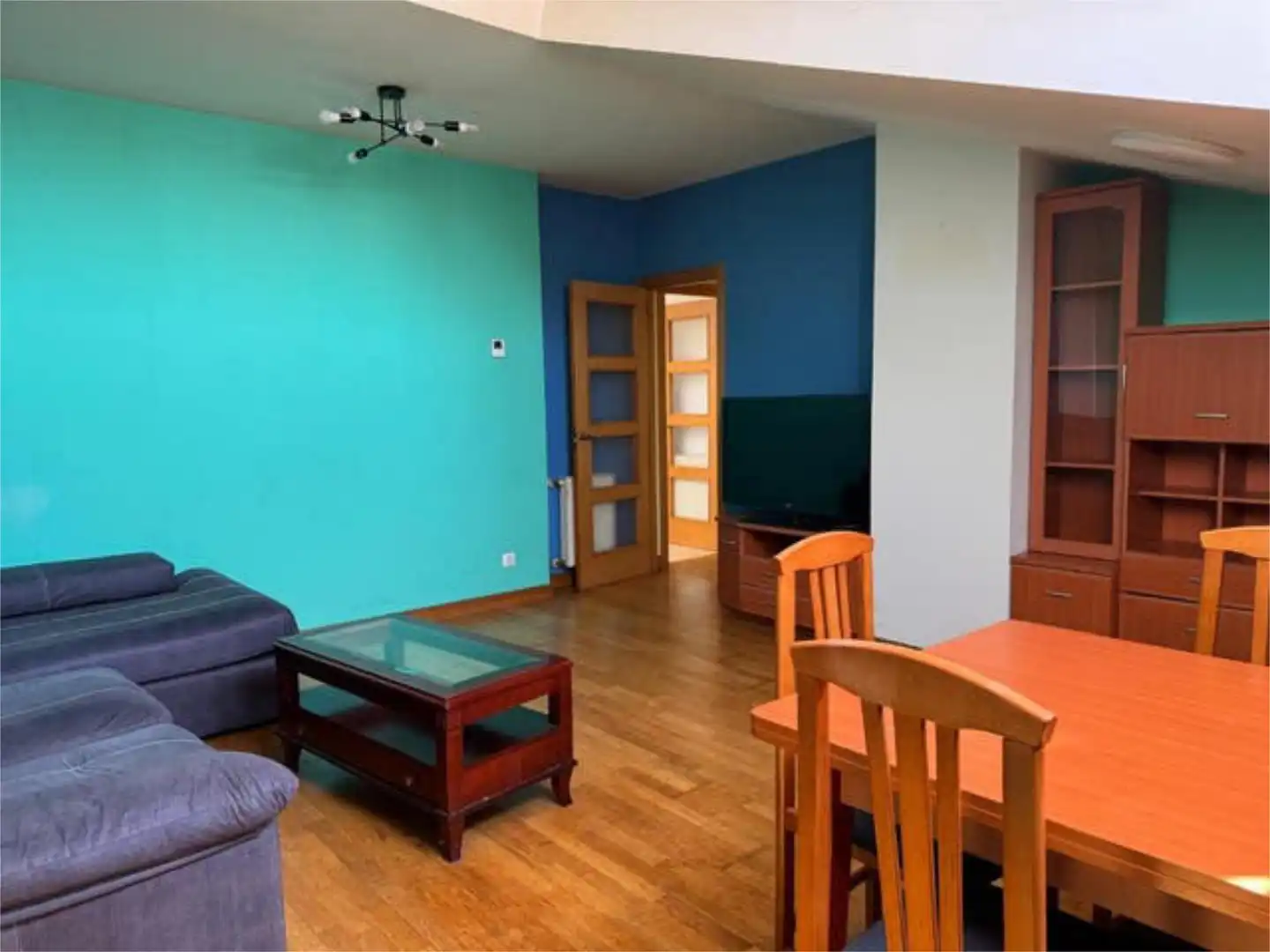 Ático de alquiler en Villafría - La Ventilla - Castañares Sala de estar de Ático de alquiler en Burgos con Calefacción y Amueblado