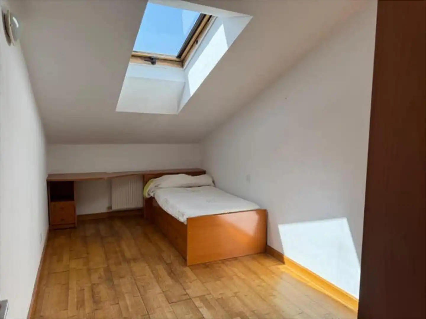 Ático de alquiler en Villafría - La Ventilla - Castañares Habitación de Ático de alquiler en Burgos con Calefacción y Amueblado