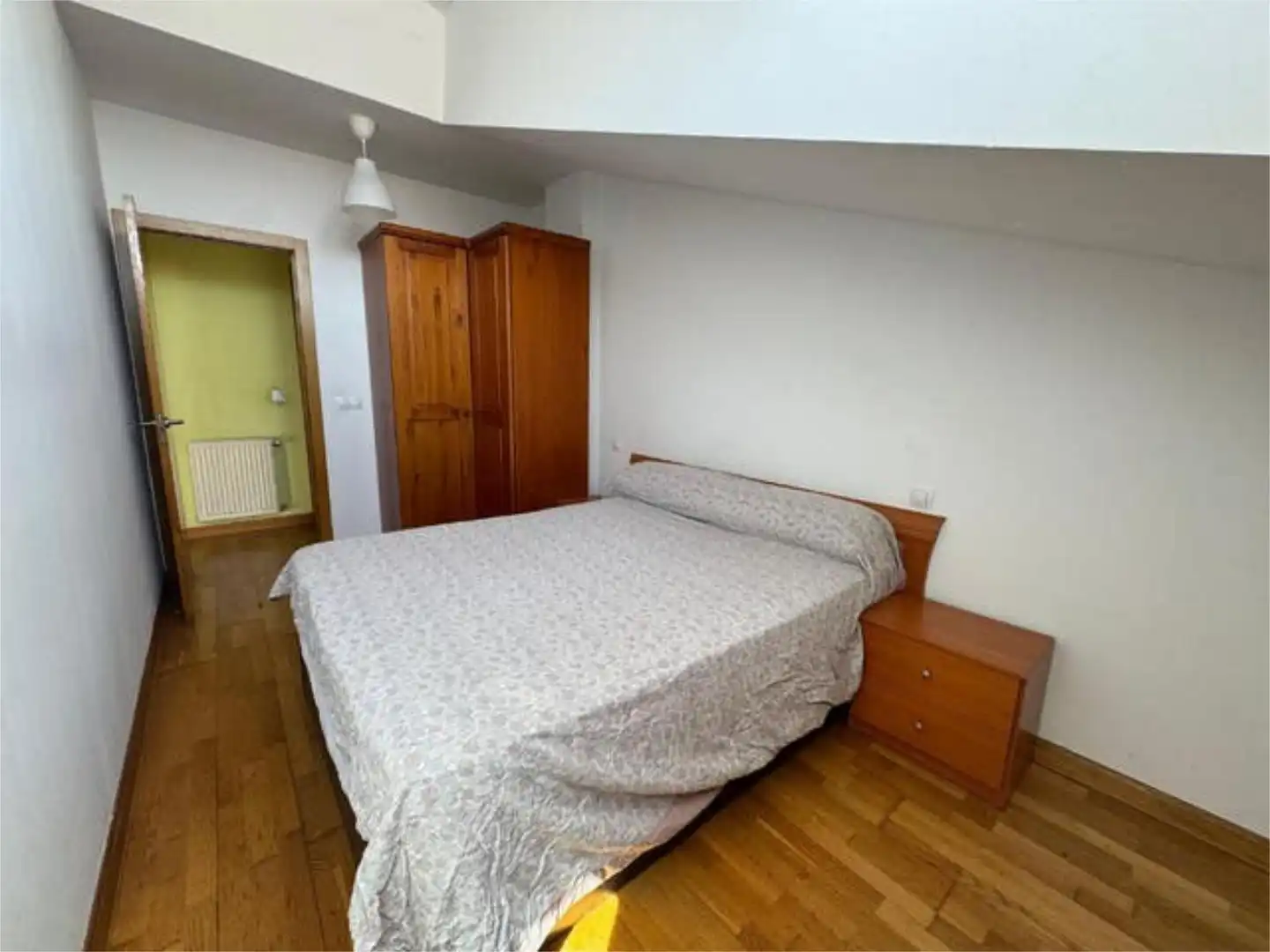 Ático de alquiler en Villafría - La Ventilla - Castañares Habitación de Ático de alquiler en Burgos con Calefacción y Amueblado