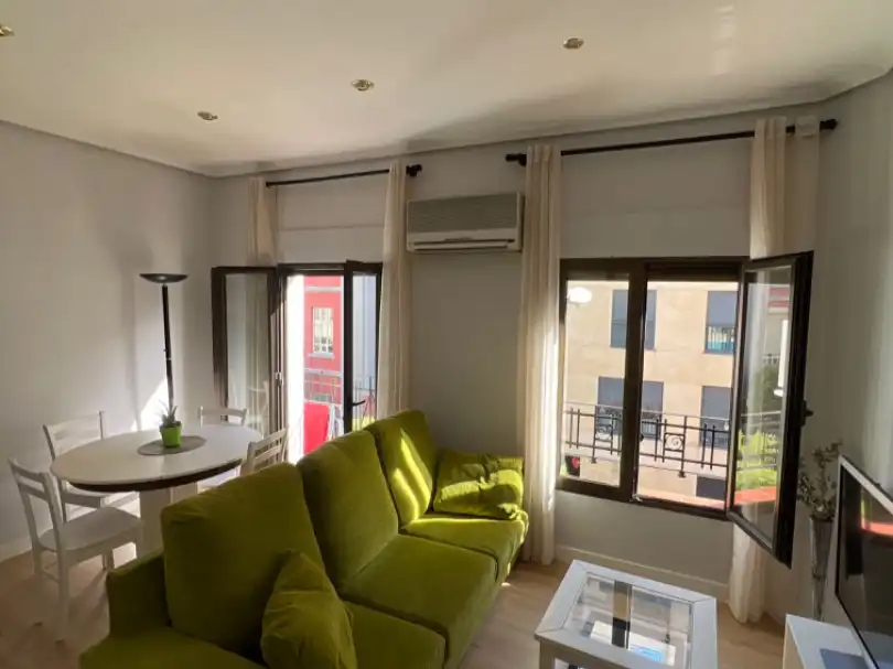 Flat for rent in Calle de Andalucía, 9, Adelfas Living room of Flat for rent in Madrid with Air Conditioner, Heating and Furnished
