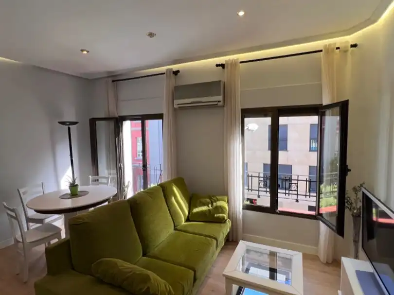 Flat for rent in Calle de Andalucía, 9, Adelfas Living room of Flat for rent in Madrid with Air Conditioner, Heating and Furnished