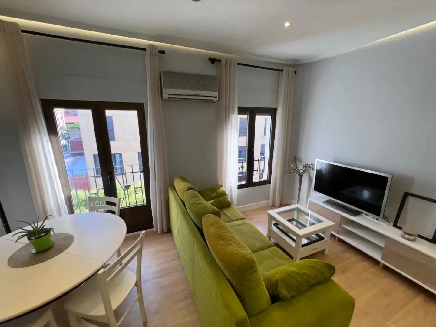 Flat for rent in Calle de Andalucía, 9, Adelfas Living room of Flat for rent in Madrid with Air Conditioner, Heating and Furnished