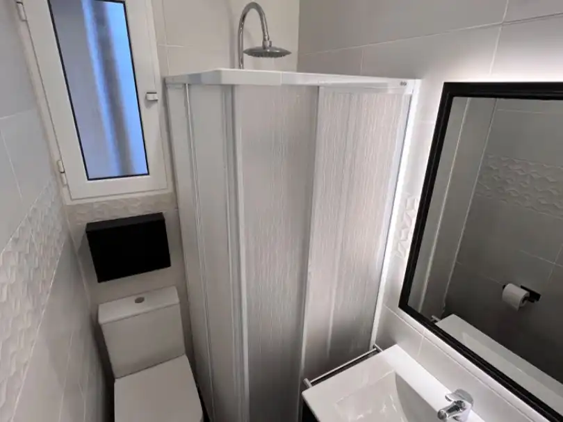 Flat for rent in Calle de Andalucía, 9, Adelfas Bathroom of Flat for rent in Madrid with Air Conditioner, Heating and Furnished