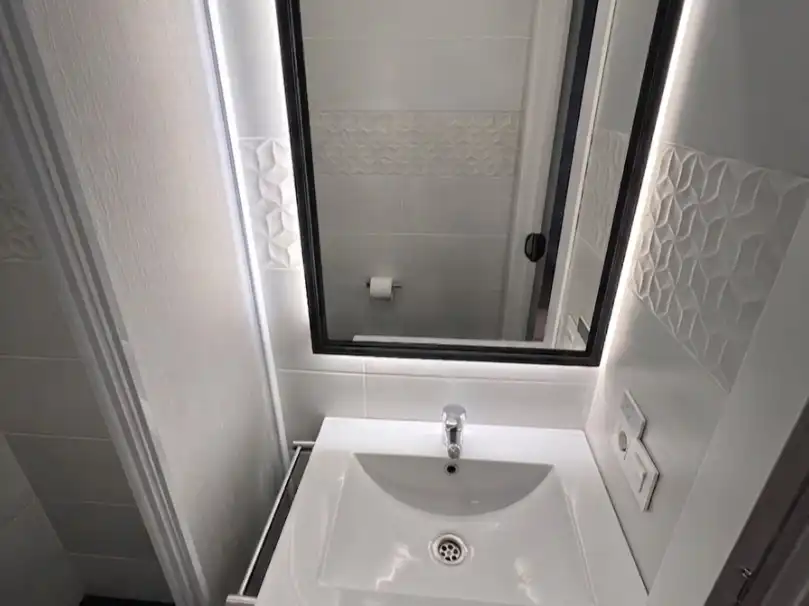 Flat for rent in Calle de Andalucía, 9, Adelfas Bathroom of Flat for rent in Madrid with Air Conditioner, Heating and Furnished