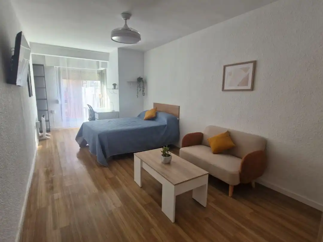 Piso en venta en Calle Hermanos Quintero, 5, Carretas - Pajarita Habitación de Piso en venta en Albacete Capital con Terraza