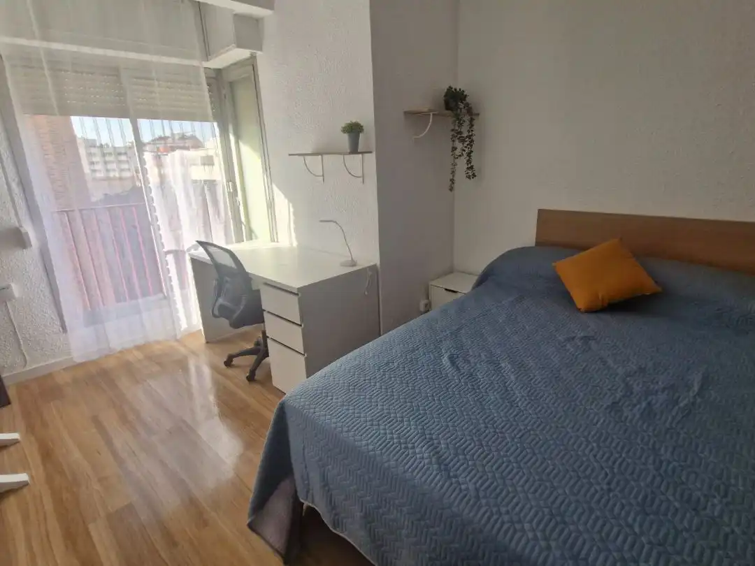 Piso en venta en Calle Hermanos Quintero, 5, Carretas - Pajarita Habitación de Piso en venta en Albacete Capital con Terraza