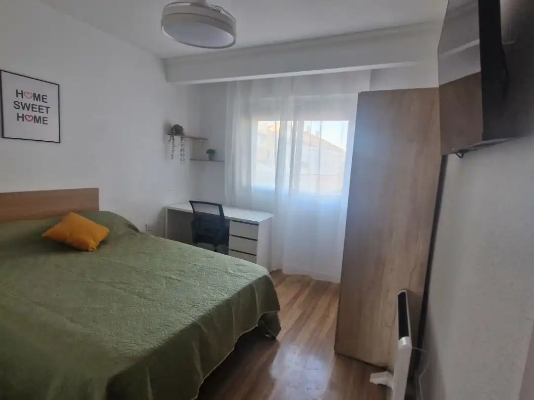 Piso en venta en Calle Hermanos Quintero, 5, Carretas - Pajarita Habitación de Piso en venta en Albacete Capital con Terraza