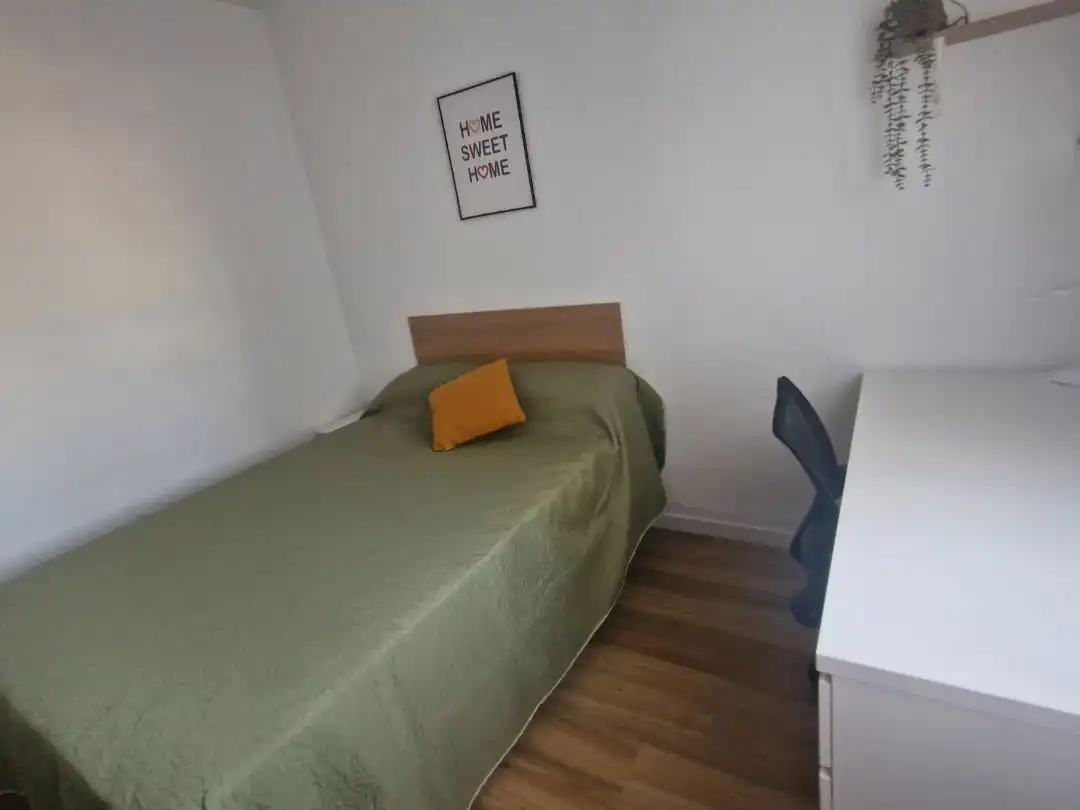 Piso en venta en Calle Hermanos Quintero, 5, Carretas - Pajarita Habitación de Piso en venta en Albacete Capital con Terraza