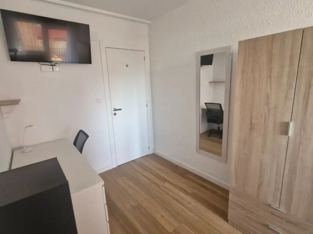 Piso en venta en Calle Hermanos Quintero, 5, Carretas - Pajarita Habitación de Piso en venta en Albacete Capital con Terraza