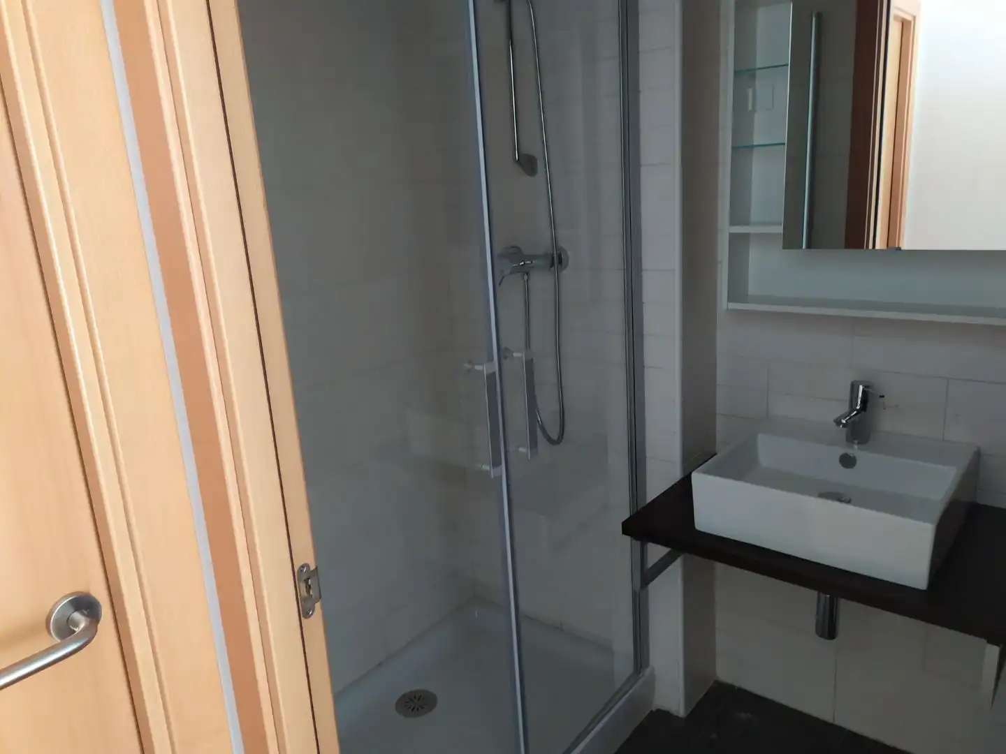 Flat for rent in Carrer dels Flautats, 1, Monistrol de Montserrat Bathroom of Flat for rent in Monistrol de Montserrat with Private garden, Parquet flooring and Furnished