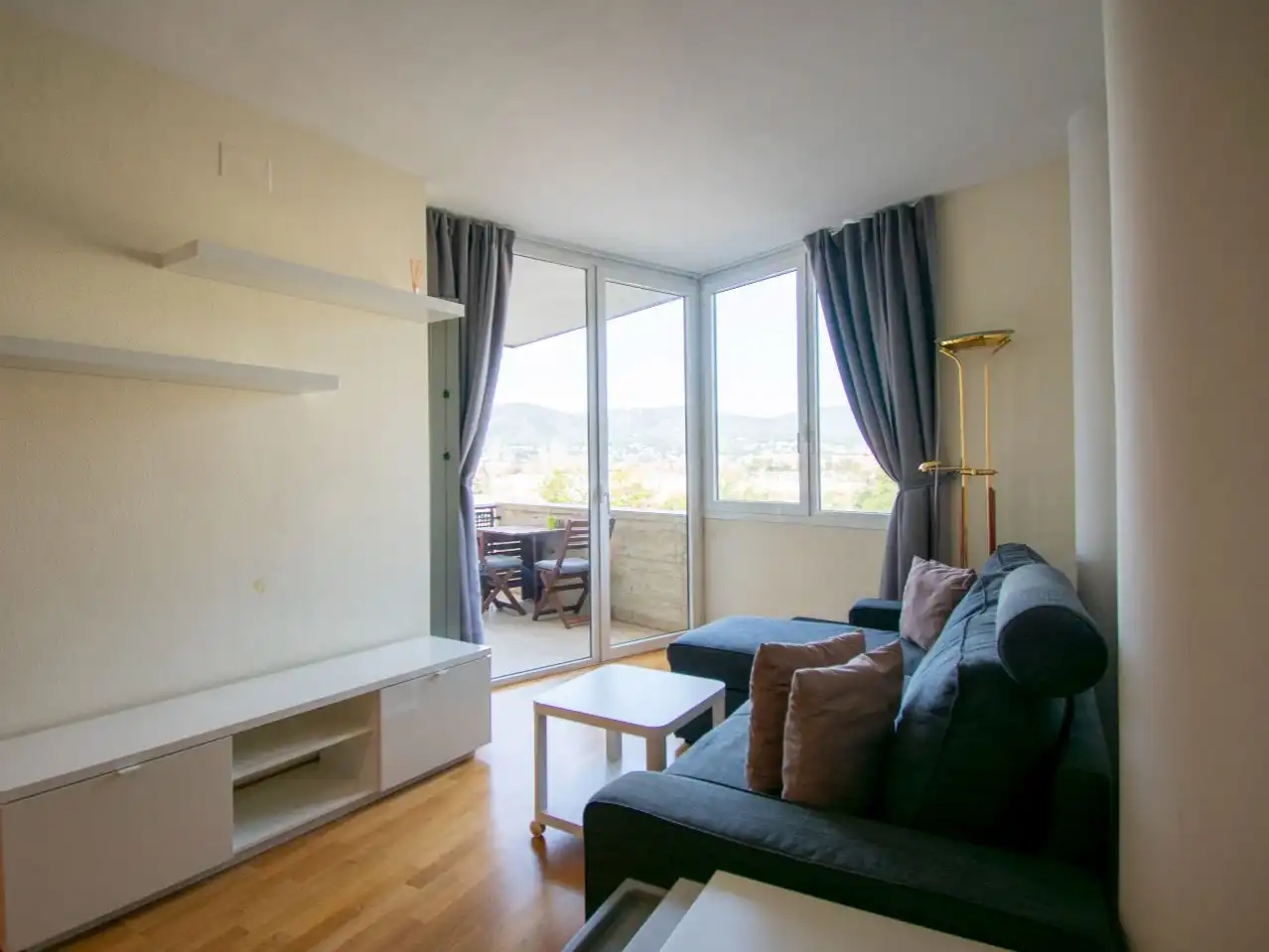 Piso de alquiler en Carrer Saragossa, 1, Castelldefels Sala de estar de Piso de alquiler en Castelldefels con Aire acondicionado, Piscina y Balcón
