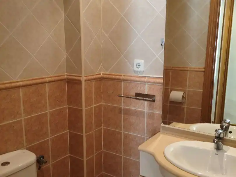 Wohnung zur Miete in Calle de Hernán Cortés, 14, Justicia - Chueca Badezimmer von Wohnung zur Miete in Madrid Capital mit Balkon