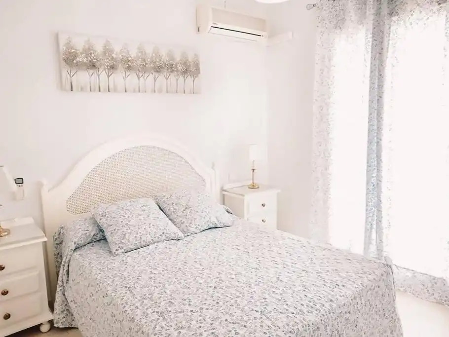 Piso en venta en Calle Domingo Ortega, 21, Los Boliches Habitación de Piso en venta en Fuengirola con Aire acondicionado, Calefacción y Terraza