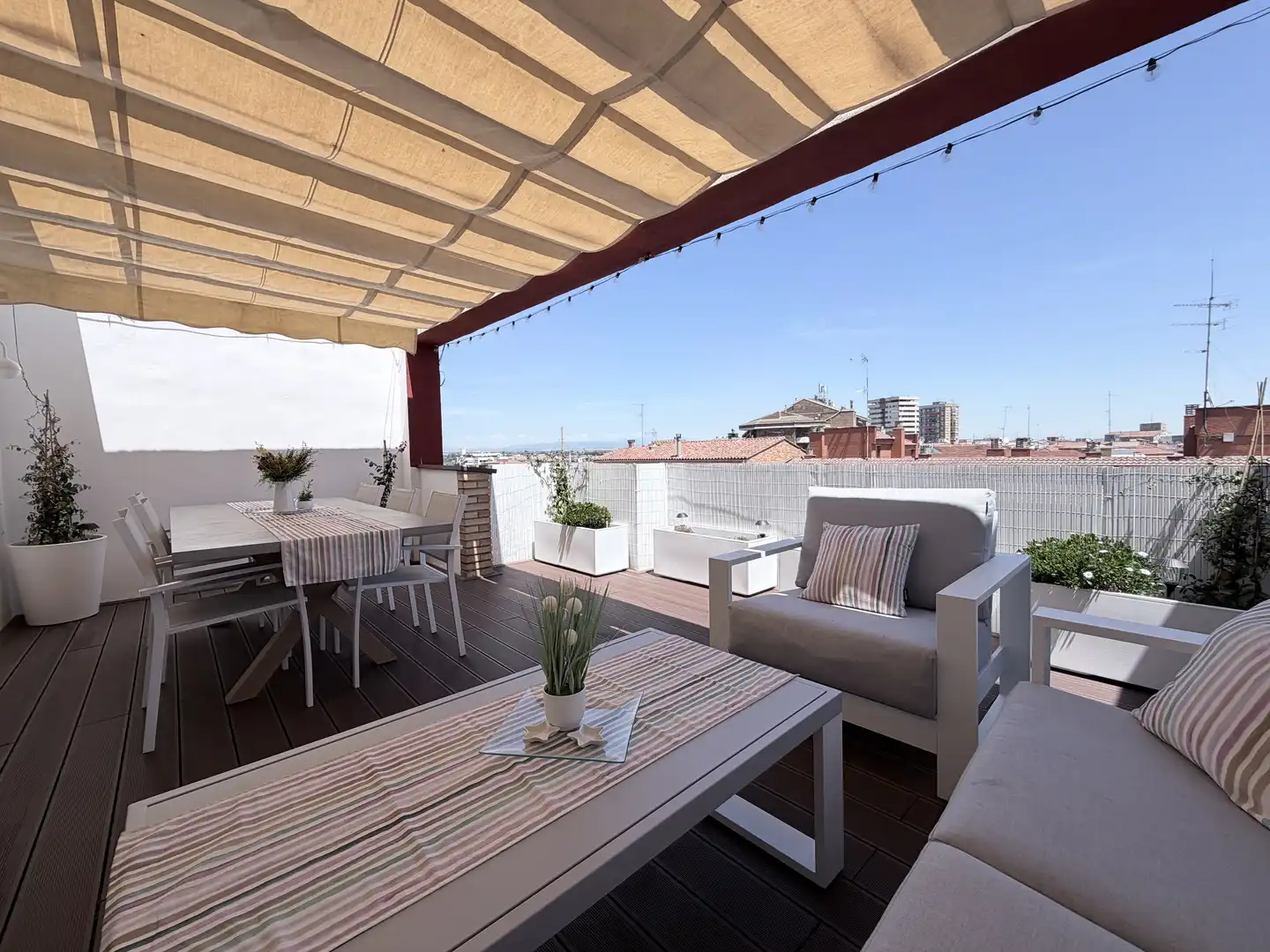 Dachboden zum Verkauf in Carrer Nadal Meroles, 11, Príncep de Viana - Clot -Xalets Humbert Torres Terrasse von Dachboden zum Verkauf in Lleida mit Klimaanlage, Heizung und Parkett