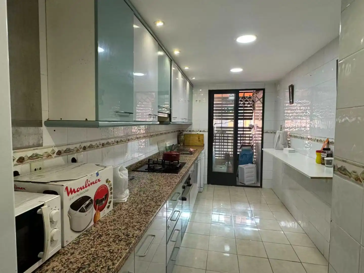 Pis en venda a Carrer Colombia, 5, Altozano - Conde Lumiares Cuina de Pis en venda en Alicante / Alacant amb Aire condicionat, Terrassa i Piscina