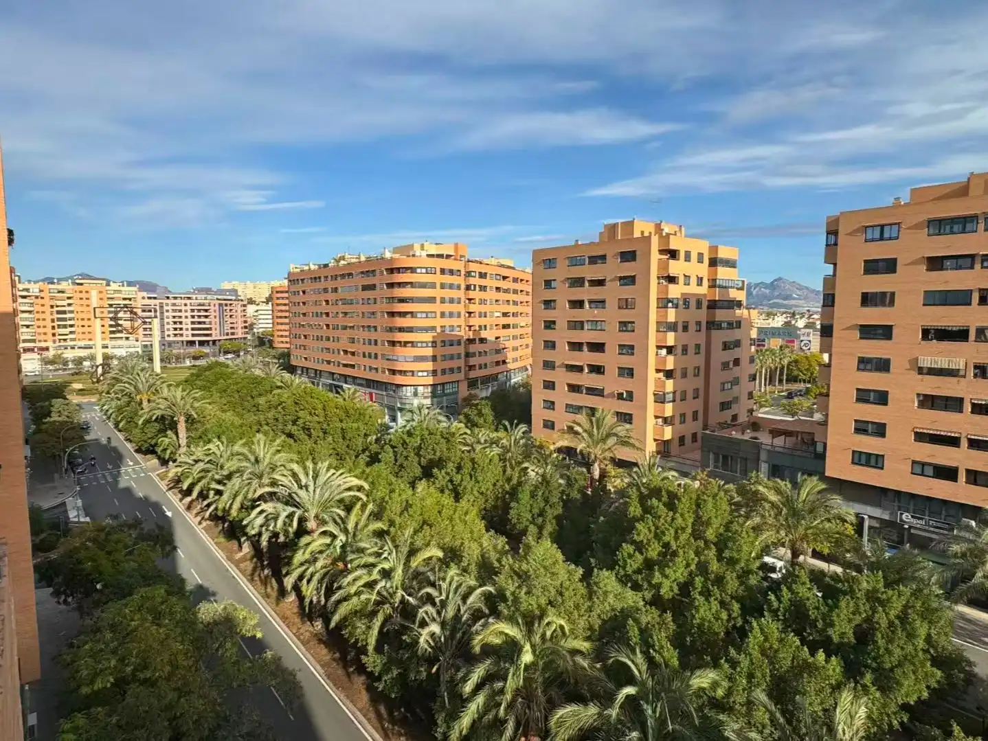 Pis en venda a Carrer Colombia, 5, Altozano - Conde Lumiares Vista exterior de Pis en venda en Alicante / Alacant amb Aire condicionat, Terrassa i Piscina