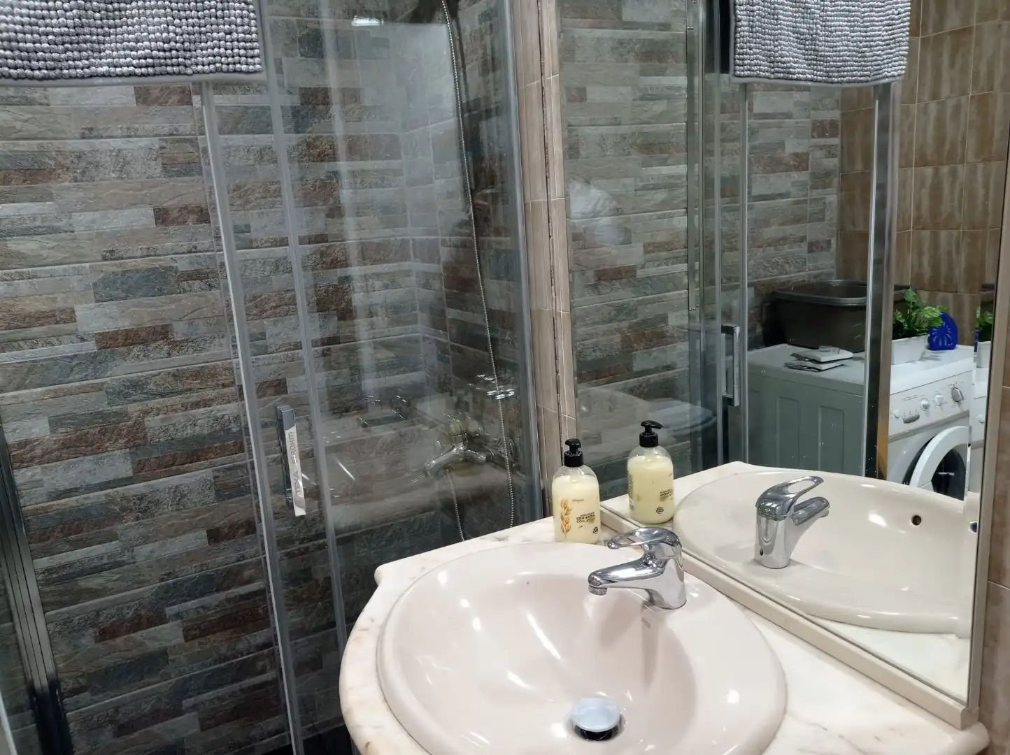 Zimmer in Calle Real, 20, Torrejón de la Calzada Badezimmer von Wohnung zur untervermieten in Torrejón de la Calzada mit Parkett, Terrasse und Möbliert