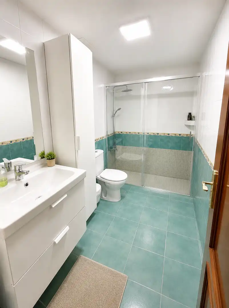 Flat for sale in Camino Viejo de Vélez, 42, Torre de Benagalbón Bathroom of Flat for sale in Rincón de la Victoria with Air Conditioner, Terrace and Swimming Pool