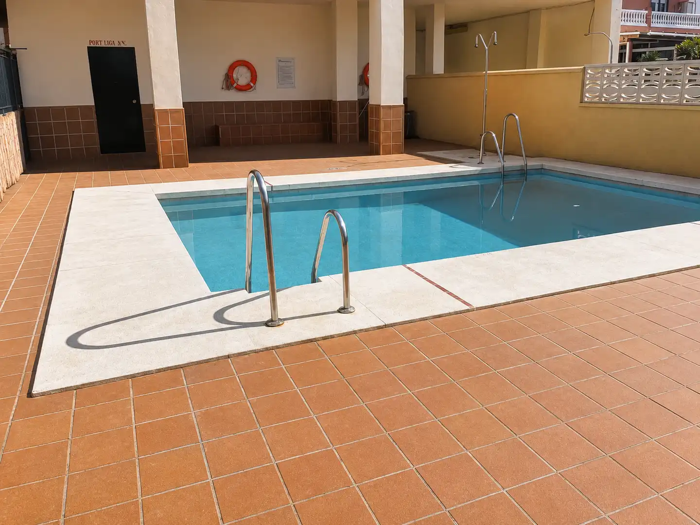 Flat for sale in Camino Viejo de Vélez, 42, Torre de Benagalbón Swimming pool of Flat for sale in Rincón de la Victoria with Air Conditioner, Terrace and Swimming Pool