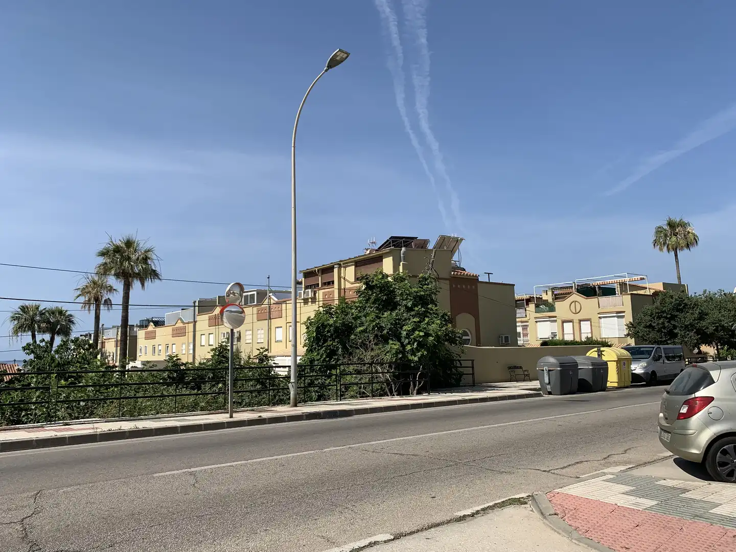 Flat for sale in Camino Viejo de Vélez, 42, Torre de Benagalbón Exterior view of Flat for sale in Rincón de la Victoria with Air Conditioner, Terrace and Swimming Pool