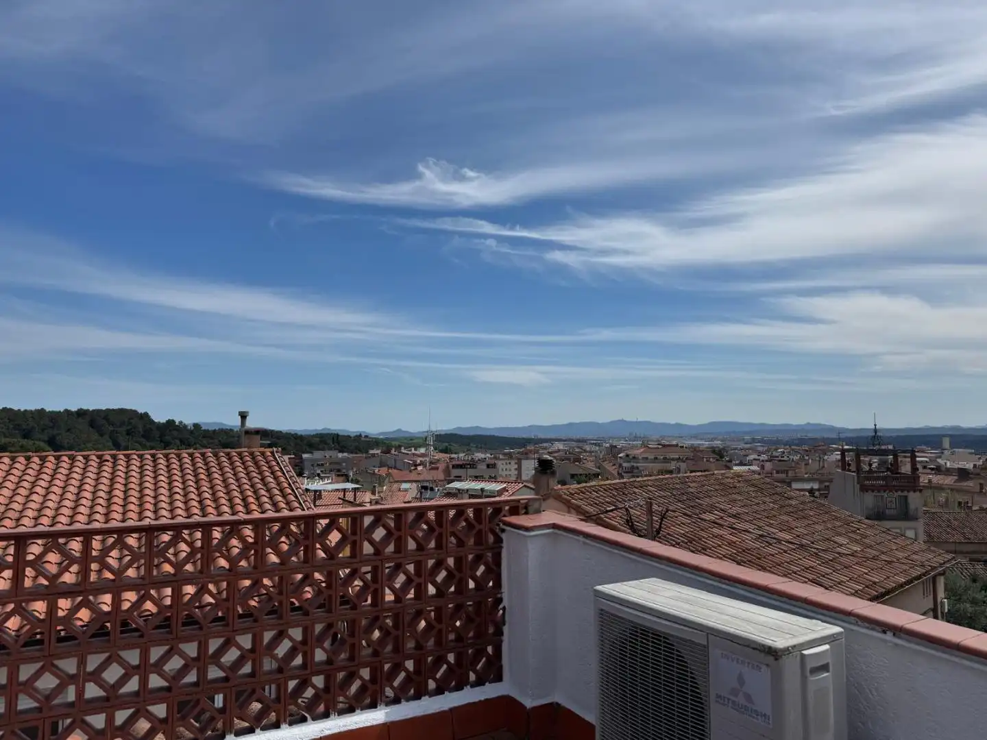 Casa adosada en venta en Carrer de Les Roques, 9, Poble - Casc Antic Vista exterior de Casa adosada en venta en Castellar del Vallès con Aire acondicionado, Terraza y Balcón