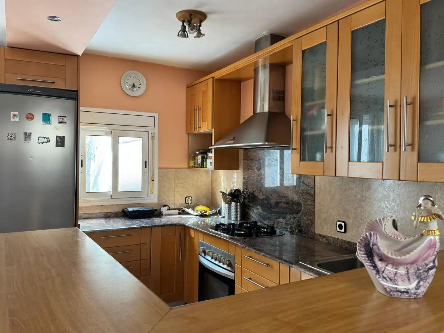 Casa adosada en venta en Carrer de Les Roques, 9, Poble - Casc Antic Cocina de Casa adosada en venta en Castellar del Vallès con Aire acondicionado, Terraza y Balcón