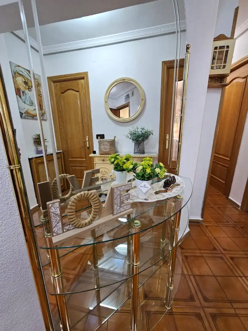 Piso en venta en Glorieta Ejército, 1, Aluche Piso en venta en Madrid con Aire acondicionado, Calefacción y Amueblado