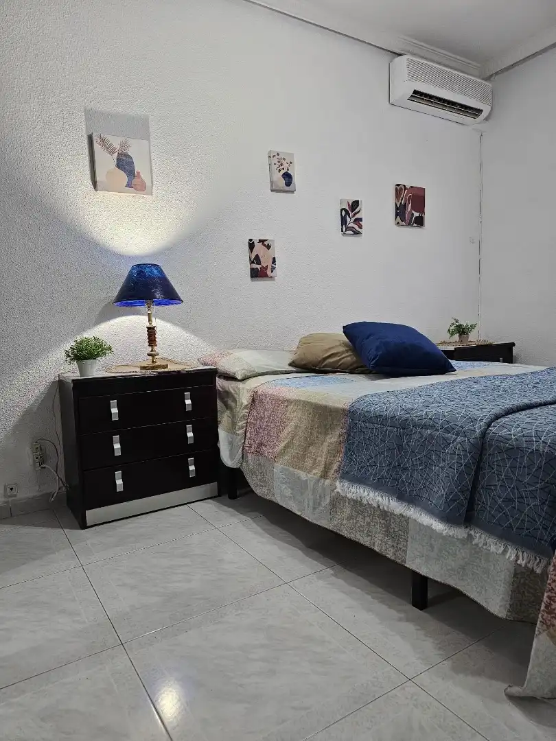 Piso en venta en Glorieta Ejército, 1, Aluche Habitación de Piso en venta en Madrid con Aire acondicionado, Calefacción y Amueblado