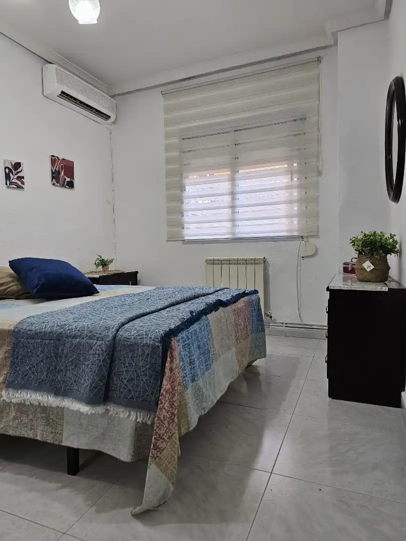 Piso en venta en Glorieta Ejército, 1, Aluche Habitación de Piso en venta en Madrid con Aire acondicionado, Calefacción y Amueblado
