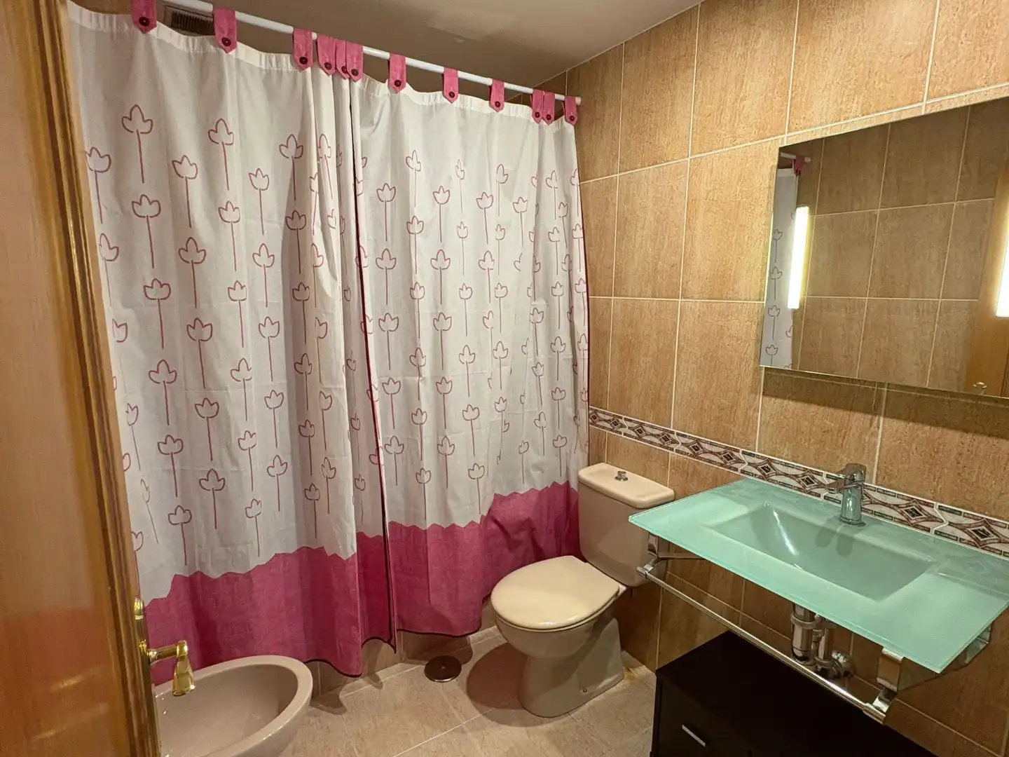 Wohnung zur Miete in Calle del Mar Menor, 8, Pinar del Rey Badezimmer von Wohnung zur Miete in Madrid mit Klimaanlage, Heizung und Parkett