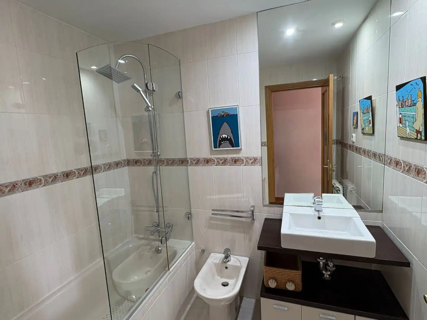 Wohnung zur Miete in Calle del Mar Menor, 8, Pinar del Rey Badezimmer von Wohnung zur Miete in Madrid mit Klimaanlage, Heizung und Parkett