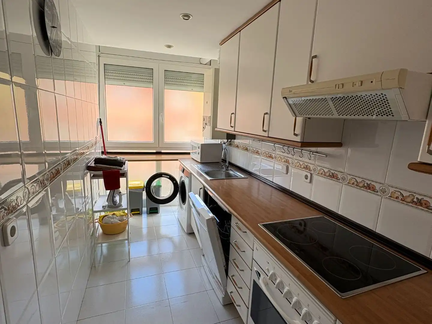 Wohnung zur Miete in Calle del Mar Menor, 8, Pinar del Rey Küche von Wohnung zur Miete in Madrid mit Klimaanlage, Heizung und Parkett