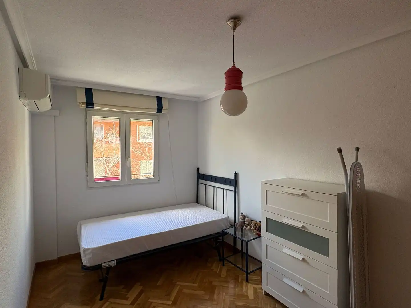Wohnung zur Miete in Calle del Mar Menor, 8, Pinar del Rey Schlafzimmer von Wohnung zur Miete in Madrid mit Klimaanlage, Heizung und Parkett