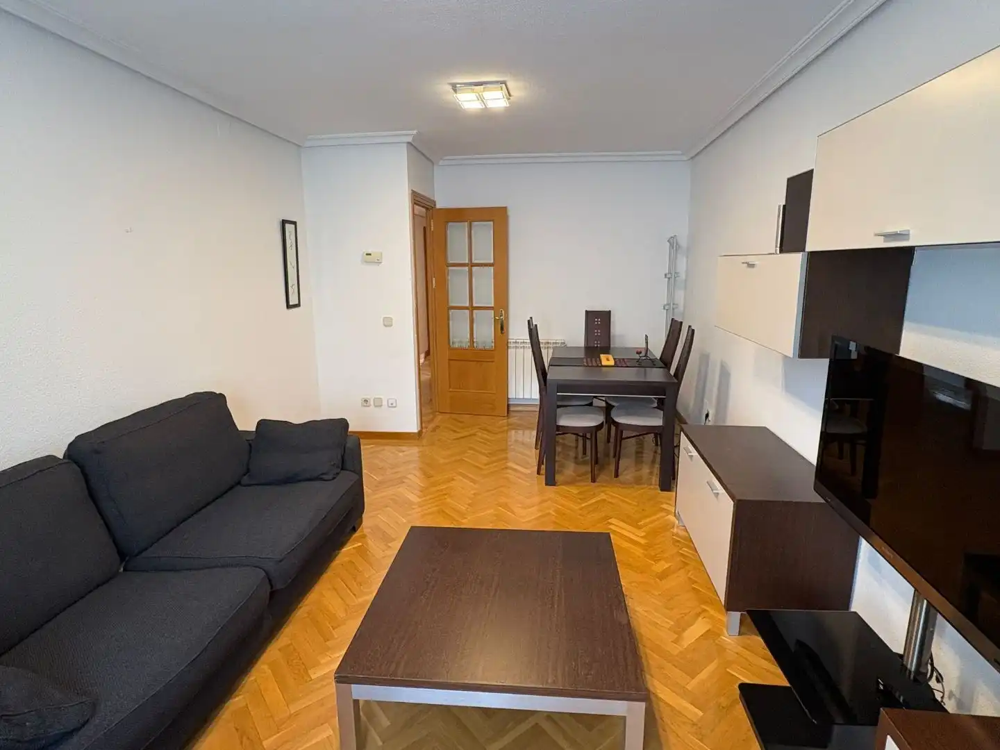 Wohnung zur Miete in Calle del Mar Menor, 8, Pinar del Rey Wohnzimmer von Wohnung zur Miete in Madrid mit Klimaanlage, Heizung und Parkett
