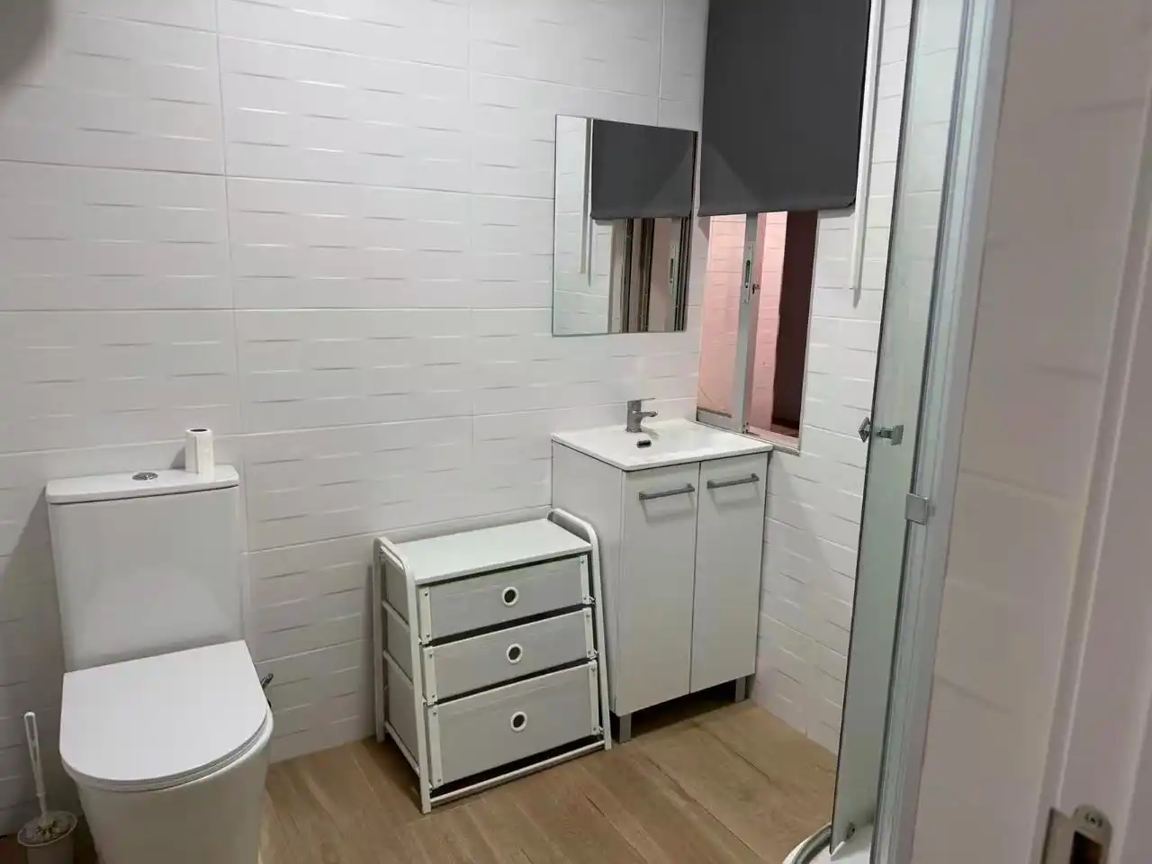 Estudio de alquiler en Calle el Charco, 6, Casco Antiguo Baño de Estudio de alquiler en Leganés con Aire acondicionado, Parquet y Amueblado