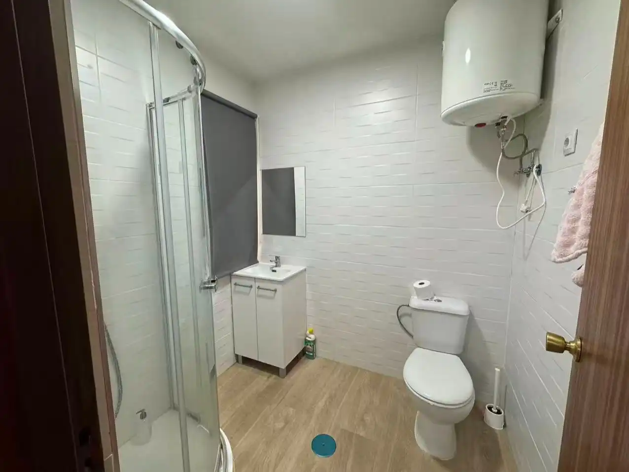 Estudio de alquiler en Calle el Charco, 6, Casco Antiguo Baño de Estudio de alquiler en Leganés con Aire acondicionado, Parquet y Amueblado