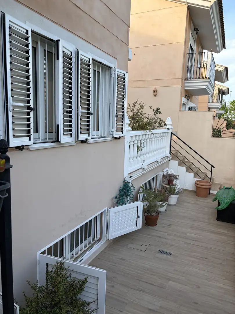 Casa adosada en venta en Avinguda Acàcies, 3, Campolivar Terraza de Casa adosada en venta en Godella con Aire acondicionado, Terraza y Piscina