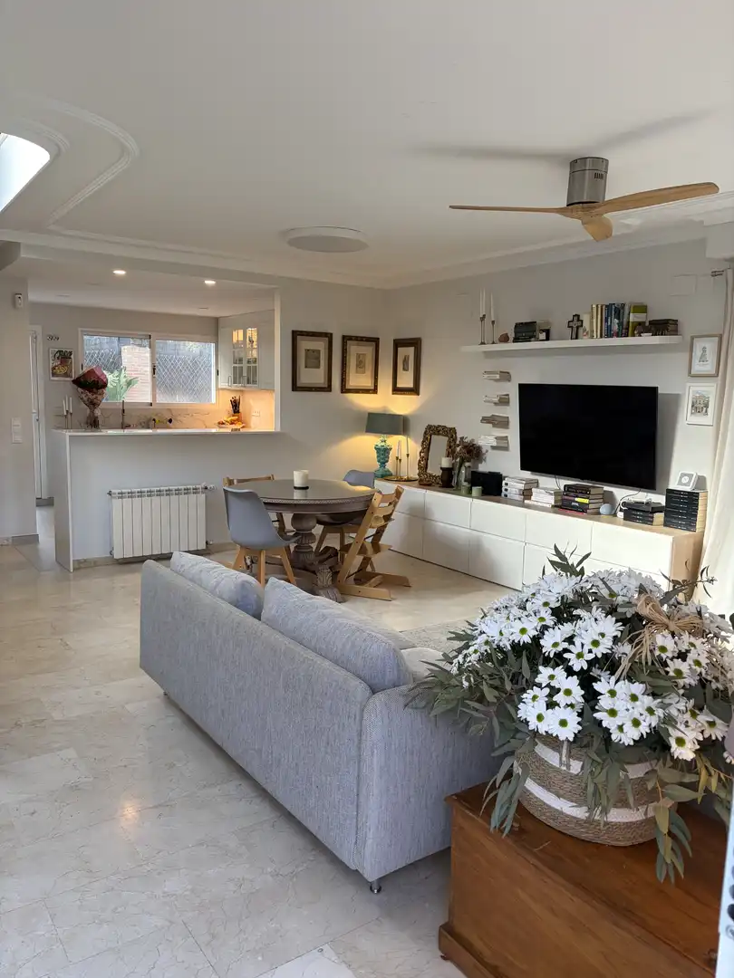 Casa adosada en venta en Avinguda Acàcies, 3, Campolivar Sala de estar de Casa adosada en venta en Godella con Aire acondicionado, Terraza y Piscina