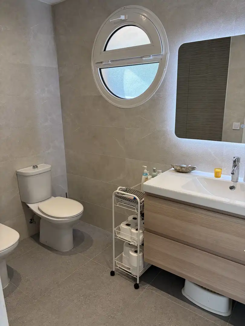 Casa adosada en venta en Avinguda Acàcies, 3, Campolivar Baño de Casa adosada en venta en Godella con Aire acondicionado, Terraza y Piscina