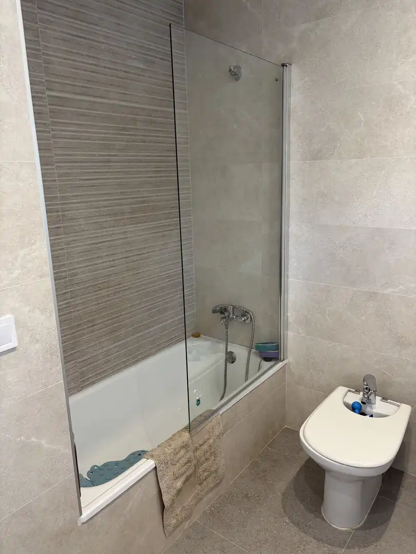 Casa adosada en venta en Avinguda Acàcies, 3, Campolivar Baño de Casa adosada en venta en Godella con Aire acondicionado, Terraza y Piscina