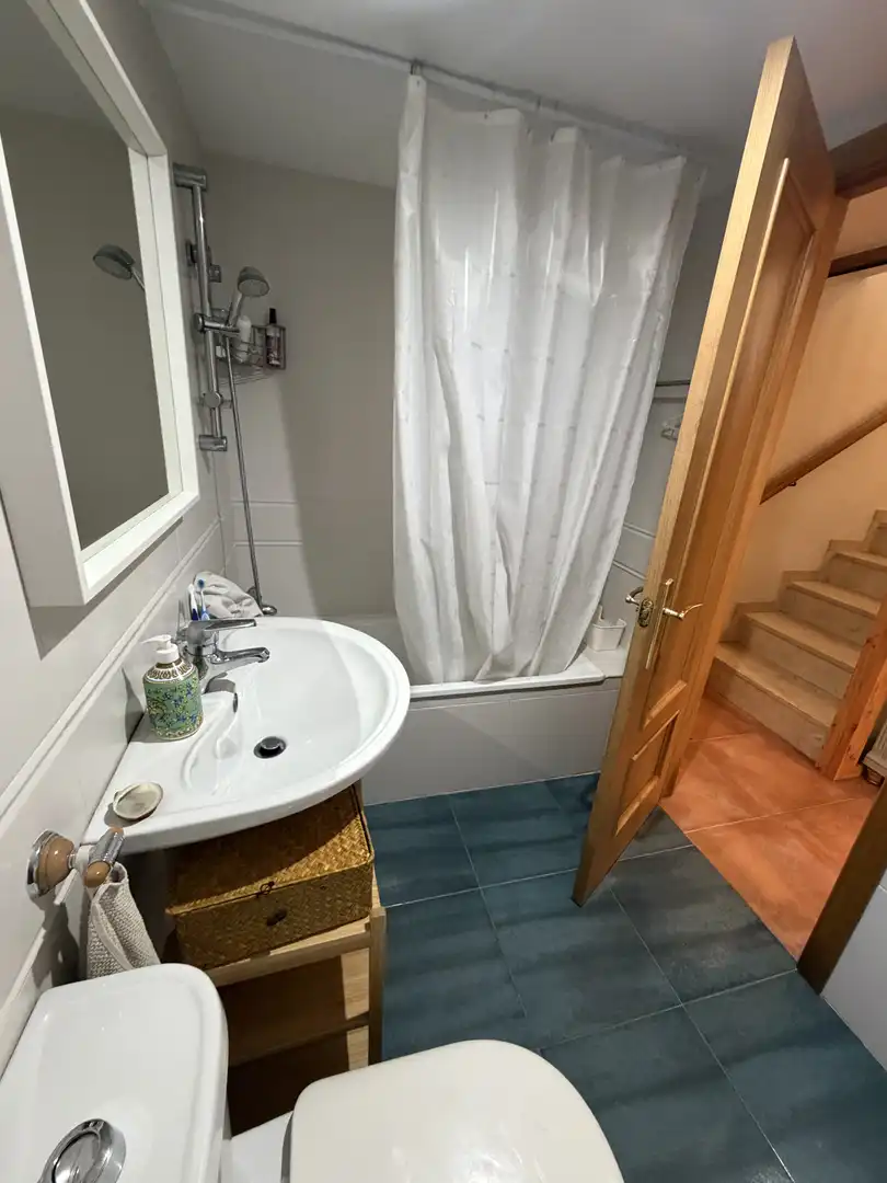 Casa adosada en venta en Avinguda Acàcies, 3, Campolivar Baño de Casa adosada en venta en Godella con Aire acondicionado, Terraza y Piscina