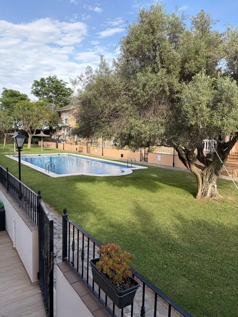 Casa adosada en venta en Avinguda Acàcies, 3, Campolivar Piscina de Casa adosada en venta en Godella con Aire acondicionado, Terraza y Piscina