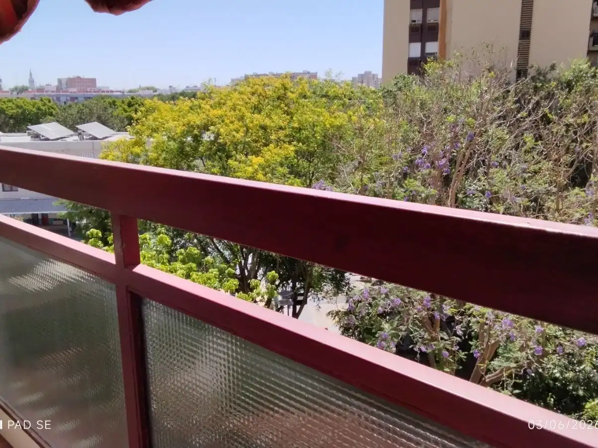 Piso en venta en Toledo, 5, Triana Oeste Terraza de Piso en venta en Sevilla con Aire acondicionado, Terraza y Amueblado